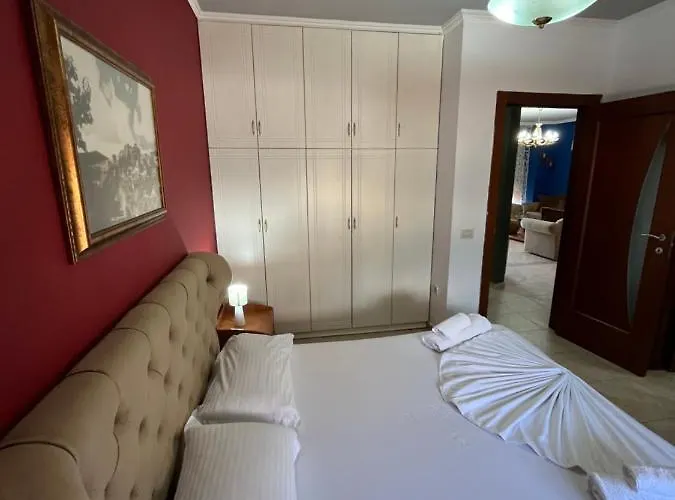 Skanderbeg Square Explorer Apartmán *